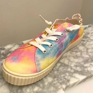 Madden girl sneakers new in box